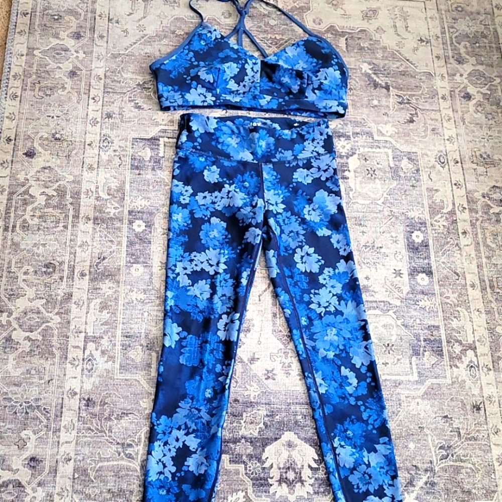 Never Worn 2 PC Yoga Set